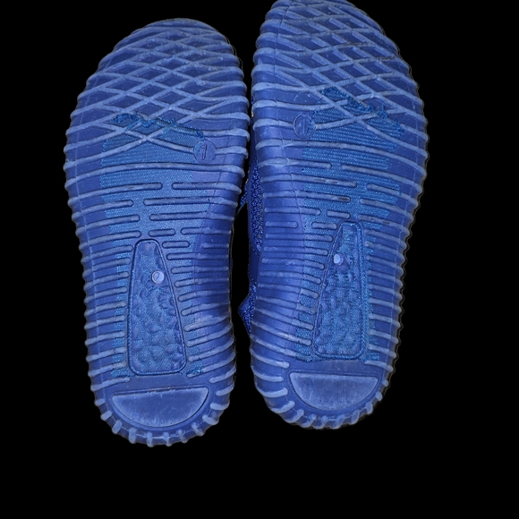 Sneakers - Picture 3 of 3